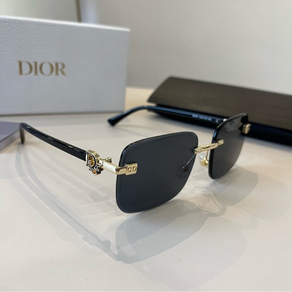 Dior Black Rectangular Sunglasses with Polished Finish main image 6